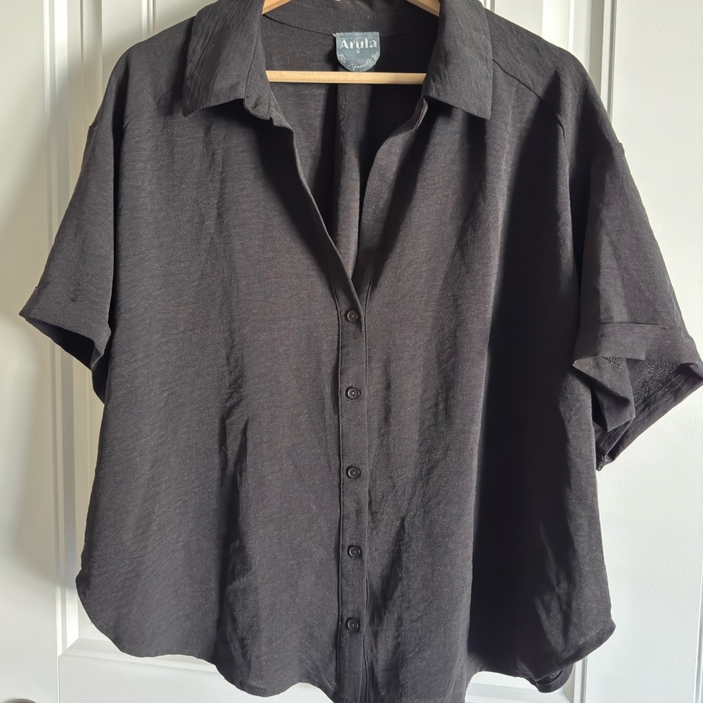 🖤Arula Black Button Down Crop🖤
